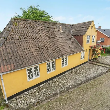 Ilsa - 9-8km From The Sea By Interhome *