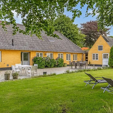 Ilsa - 9-8km From The Sea By Interhome *